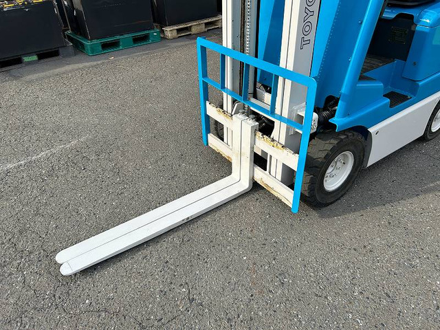 中古車 その他 トヨタL&F 電動フォークリフト 700kg 2.5m