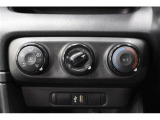 ヤリス 1.5 X 4WD ディスプレイオーディオ バックモニター