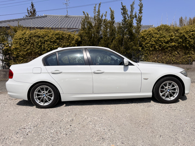 中古車 BMW 3シリーズセダン 320i 黒革/純正ナビ/Bカメラ/HID/ETC の中古車詳細 (112,000km, ホワイト, 奈良県,  58.9万円) | 中古車情報・中古車検索なら【車選びドットコム（車選び.com）】