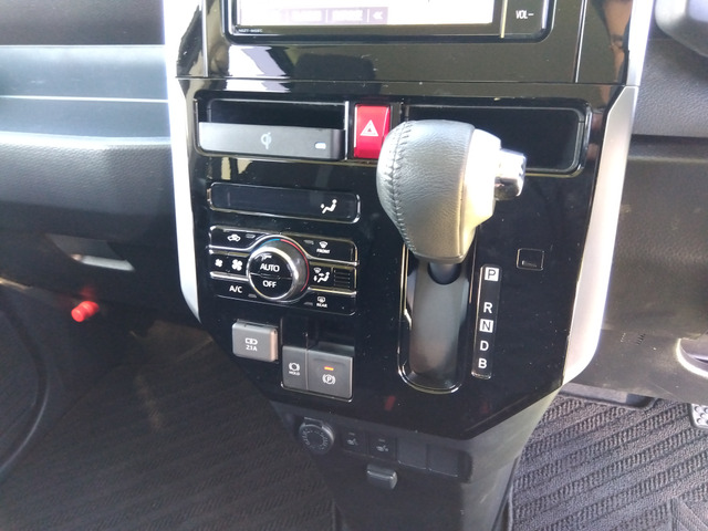 トヨタルーミーカスタムセンターパネルターボ車用｜車