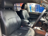 運転席・助手席にはレザー調シートカバーが装備されております!