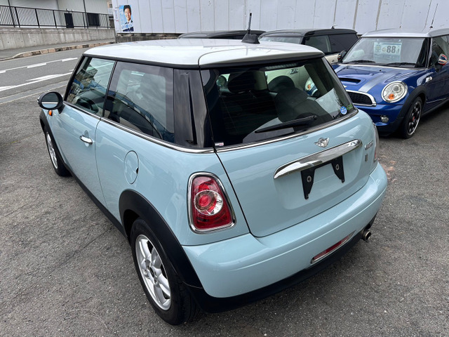 中古車 BMW MINI ミニ クーパー 後期型 車検整備付 アイスブルー の中古車詳細 (91,302km, アイスブルーツートン, 大阪府,  68万円) | 中古車情報・中古車検索なら【車選びドットコム（車選び.com）】