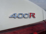 ★「400R」★スカイライン史上初の強力なエンジン出力と、極限まで追求したその走りのポテンシャルを手にするオーナーとなる誇りを日産では特別な意味を持つイニシャルである“R”に象徴!