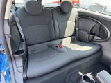 MINIならではのホールド力の高いシートを使用しております。後席には、チャイルドシートも取付可能です。