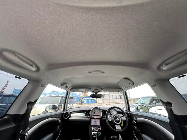 中古車 BMW MINI ミニ クーパー S 後期型 車検整備 ナビ TV ETC付 の中古車詳細 (95,432km,  スパークリングシルバーツートン, 大阪府, 68万円) | 中古車情報・中古車検索なら【車選びドットコム（車選び.com）】