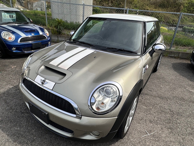 中古車 BMW MINI ミニ クーパー S 後期型 車検整備 ナビ TV ETC付 の中古車詳細 (95,432km,  スパークリングシルバーツートン, 大阪府, 68万円) | 中古車情報・中古車検索なら【車選びドットコム（車選び.com）】