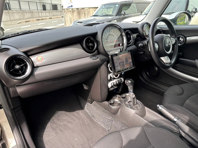 中古車 BMW MINI ミニ クーパー S 後期型 車検整備 ナビ TV ETC付 の中古車詳細 (95,432km,  スパークリングシルバーツートン, 大阪府, 68万円) | 中古車情報・中古車検索なら【車選びドットコム（車選び.com）】