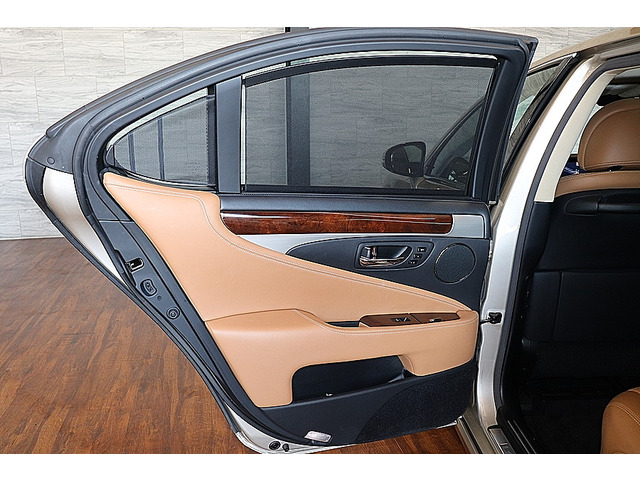 レクサスLS 運転席ドア内張りUSF40