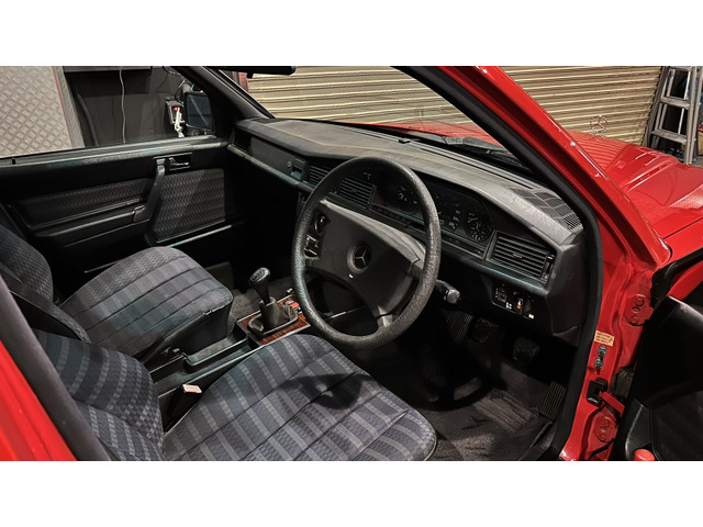 中古車 メルセデス・ベンツ 190クラス 190E の中古車詳細 (317,000km, レッド, 東京都, 128万円) |  中古車情報・中古車検索なら【車選びドットコム（車選び.com）】