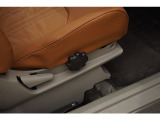 日産エクストレイルキャンプカー_シート調整