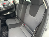 ありません。お車の良さは禁煙状態であることや5MT、テレビやナビゲーション、CD、バックカメラなどの装備も一つ一つしっかりしている点です。金額のことは言及しませんが、保証もきちんとついています。コンパクト・ハッ