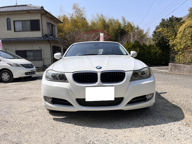 中古車 BMW 3シリーズセダン 320i 黒革/純正ナビ/Bカメラ/HID/ETC の中古車詳細 (112,000km, ホワイト, 奈良県,  58.9万円) | 中古車情報・中古車検索なら【車選びドットコム（車選び.com）】