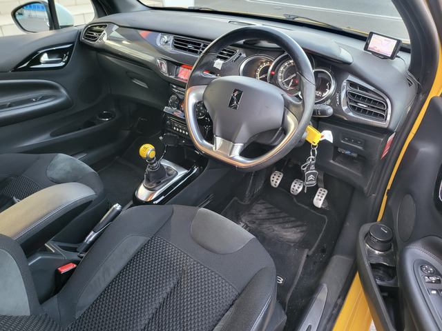 中古車 シトロエン DS3 スポーツシック 6速マニュアル ターボ車 の中古車詳細 (107,600km, イエロー, 埼玉県, 110万円) |  中古車情報・中古車検索なら【車選びドットコム（車選び.com）】