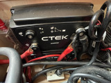 CTEK急速充電機が付いているので走行充電でサブバッテリーの充電を早めることが出来ます!