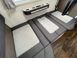 ダイネットも簡単にベッド展開が可能です!寸法は180cm×90cmとなっております!