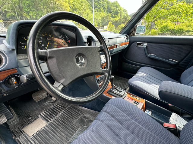 中古車 メルセデス・ベンツ ミディアムクラス 280E W123セダン レストア/全塗装済み の中古車詳細 (167,613km,  ブラウン₍4Y7₎, 広島県, 220万円) | 中古車情報・中古車検索なら【車選びドットコム（車選び.com）】