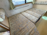 ダイネットは簡単にベッド展開が可能です!寸法は180cm×78cmとなっております!