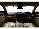 5シリーズセダン 530i ラグジュアリー 白革レザー新品マットグレー19AWタイヤ