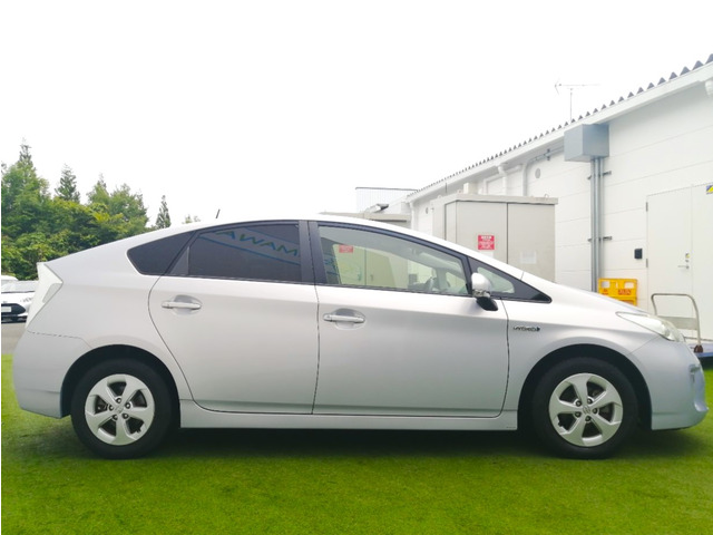 トヨタ プリウス 1.8 L 社用車 の中古車詳細 (64,900km