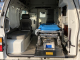 エルグランド  救急車