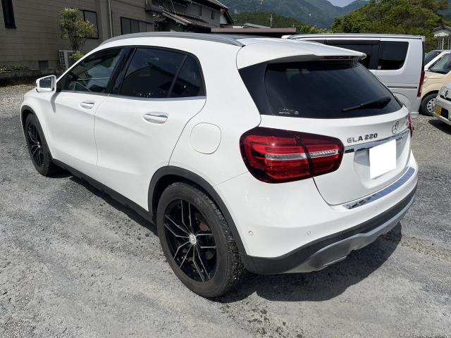 中古車 メルセデス・ベンツ GLAクラス GLA220 4マチック 4WD の中古車詳細 (46,000km, パールホワイト, 三重県,  235万円) | 中古車情報・中古車検索なら【車選びドットコム（車選び.com）】