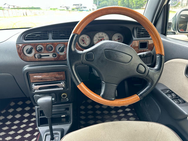 ミラジーノ ペイズリー内装 スラムドなのになぜかカワイイ!?】色使いで