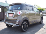アースカラーのボディやラウンド型ランプが印象的◎