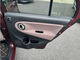 この度は、弊社の中古車ミラジーノをご紹介させていただきます。 平成16年式で、91,620kmの走行距離がありますが、修復歴はなく安心してご利用いただけます。 通勤や買い物、お出かけにおすすめの軽自動車で、赤い