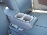 リアシートのアームレスト&ドリンクホルダー!