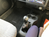 革巻きシフトノブ、シフトカバー交換、ロッドはショートタイプに交換されております。