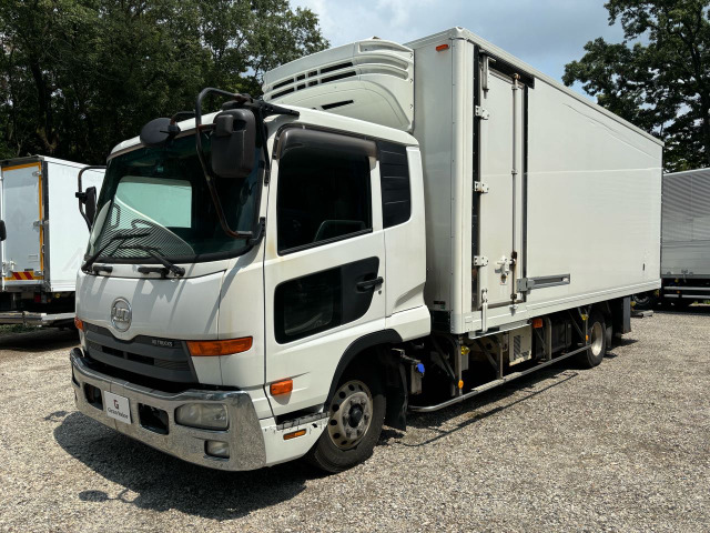 クオン 冷凍車 4tワイド 冷凍車 エアサス 格納ゲート