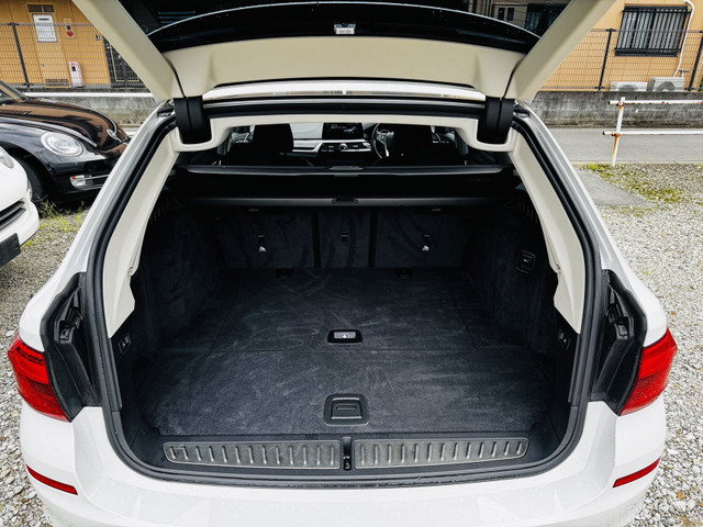 BMW 5シリーズツーリング 523d ラグジュアリー BMW523d 機関絶好調 