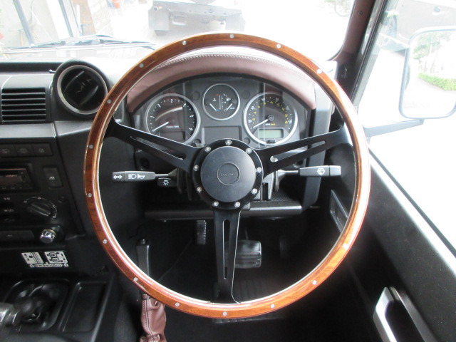 ランドローバー ディフェンダー110td5 純正ステアリング 本体 ランドローバー ディフェンダー110td5 純正ステアリング 本体