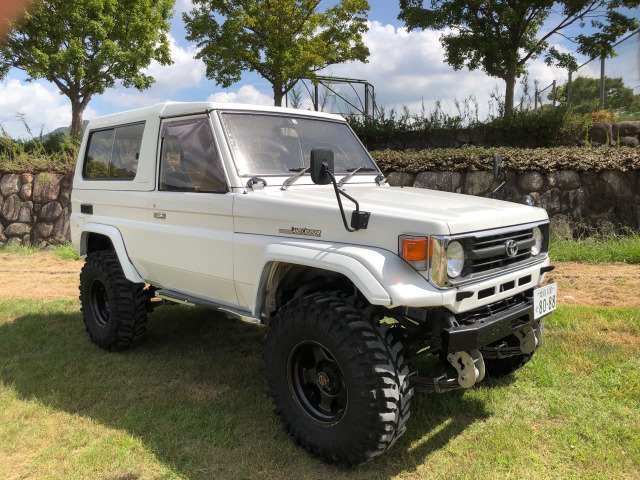 中古車 トヨタ ランドクルーザー70 4.2 ZX FRPトップ ディーゼル 4WD リフトアップ フル公認 の中古車詳細 (221,100km,  ホワイト, 兵庫県, 370万円) | 中古車情報・中古車検索なら【車選びドットコム（車選び.com）】