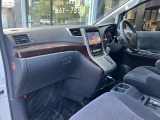 納車仕上げでは、通常ポリマーコーティングは施工しますが、硬化型のガラスコーティングもご対応しております。ご要望や駐車環境などに合わせて、ご提案させていただきます。