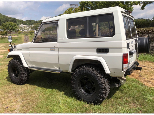 中古車 トヨタ ランドクルーザー70 4.2 ZX FRPトップ ディーゼル 4WD リフトアップ フル公認 の中古車詳細 (221,100km,  ホワイト, 兵庫県, 370万円) | 中古車情報・中古車検索なら【車選びドットコム（車選び.com）】