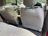 【全車リフレッシュ】隅々までの車内クリーニングに加え、専用装置でタバコやペット臭の脱臭と、細菌・ウィルス・カビの殺菌を実施。ニオイを徹底除去し、清潔にリフレッシュしてご納車します。