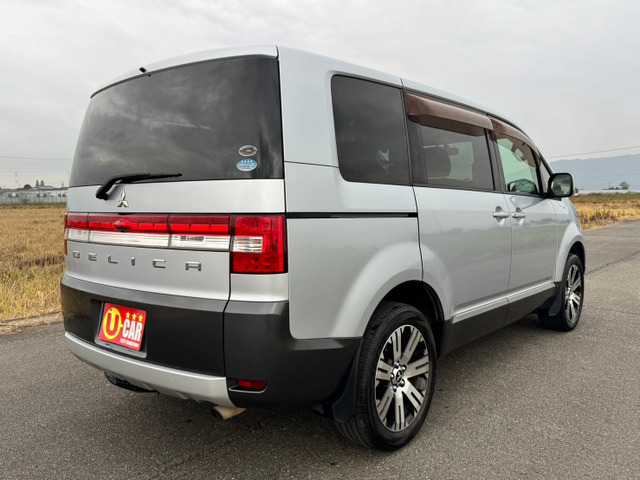 三菱 デリカD:5 2.0 M HIDライト 純正18インチ Bカメラ の中古車詳細