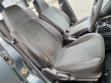 運転席のシートカバーを外したところです。