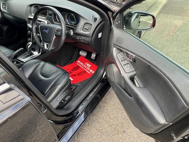 ボルボ V40 T5 Rデザイン 黒革シート・ナビ・ETC・バックカメラ の中古