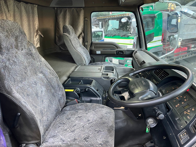 中古車 いすゞ ギガ ダンプ 深ダンプ土砂禁ダンプ新明和7速MT の