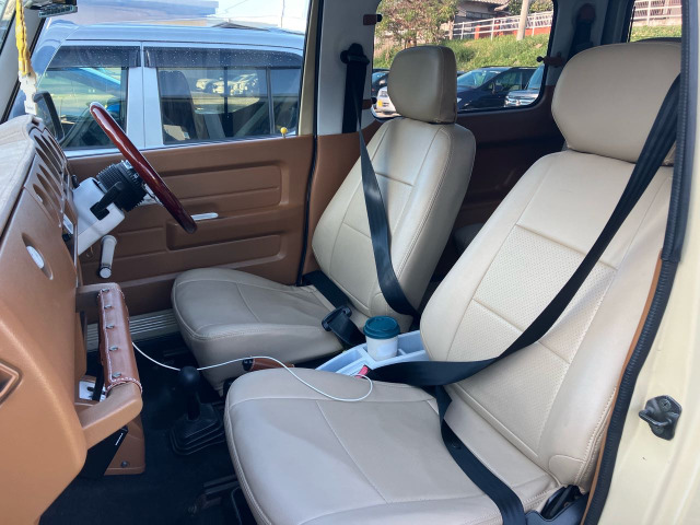 kutsushitakun◇新型ジムニー5点セット◇キャメル、ステッチ白 スズキ ジムニー 特別仕様車 ランドベンチャー AT仕様 の中古車詳細