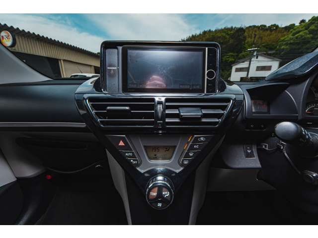 トヨタ iQ 1.3 130G レザーパッケージ フルオプション の中古車