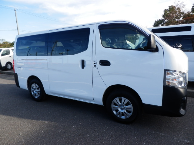 日産 NV350キャラバン 2.5 DX ロング ディーゼル 4WD 5ドアETCナビ