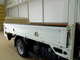 荷台内寸:325&times;180&times;38 三方開 左右アオリ上部プロテクター付/ロープ穴3対 荷台床板/前立て板張替え アーム式PG 600kg付