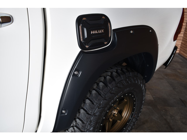 トヨタ ハイラックス 2.4 Z ディーゼル 4WD FWCJデモカー リフトアップ