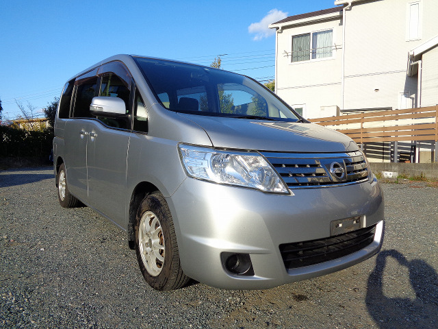 中古車 日産 セレナ 2.0 20S Vセレクション の中古車詳細 (67,655km, シルバー, 福岡県, 29万円) |  中古車情報・中古車検索なら【車選びドットコム（車選び.com）】