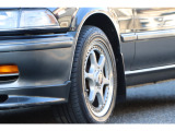 TRDアルミホイール:レーシングテクノロジーから開発された6本スポークはバネ下荷重を軽減、優れた冷却性も兼ね備える。 高い合成と軽量化を両立した鍛造リム&鍛造ディスクのTRDTYPE-FTホイール 純正です。