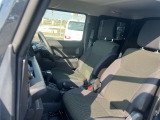 【車内清掃(シートクリーナー)】一脚5,500円(税込)四脚16,500円(税込)※革シート別途相談【車内窓拭き・掃除機】3,300円(税込)【光触媒抗菌】16,500円(税込)