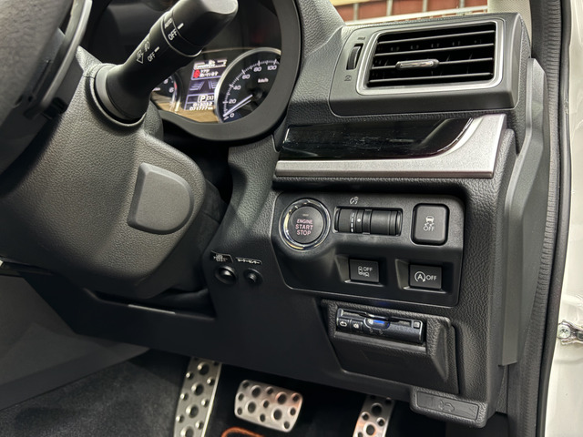 中古車 スバル XV 2.0i-L アイサイト 4WD サンルーフ ブラック